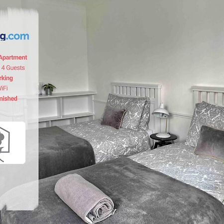 Netley Village Apartment By Your Stay Solutions Short Lets & Serviced Accommodation Netley Southampton With Free Wi-Fi Hamble-le-Rice Eksteriør billede