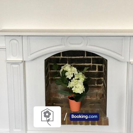 Netley Village Apartment By Your Stay Solutions Short Lets & Serviced Accommodation Netley Southampton With Free Wi-Fi Hamble-le-Rice Eksteriør billede