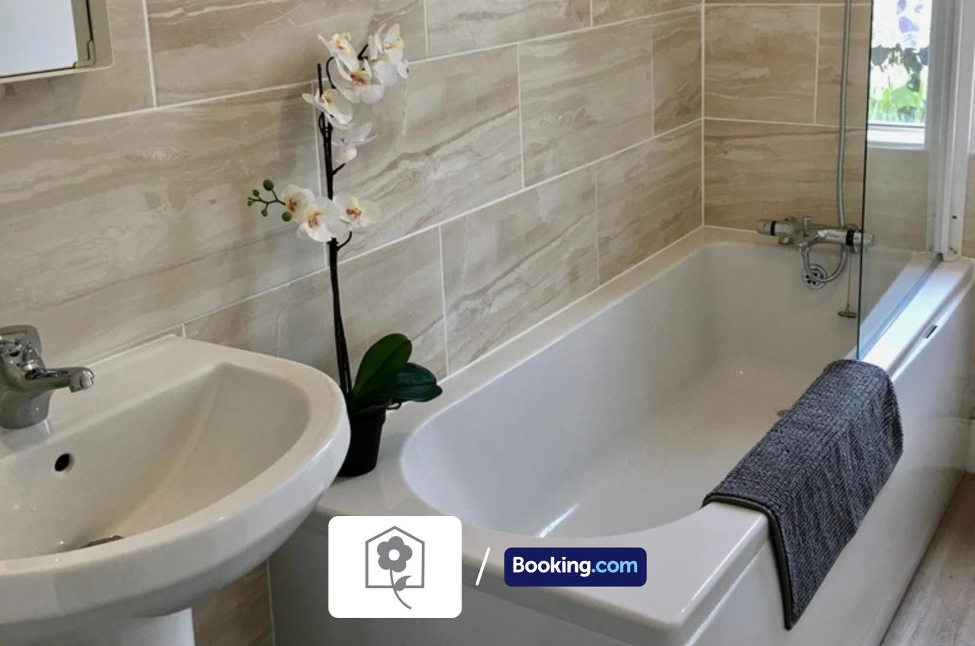 Netley Village Apartment By Your Stay Solutions Short Lets & Serviced Accommodation Netley Southampton With Free Wi-Fi Hamble-le-Rice Eksteriør billede