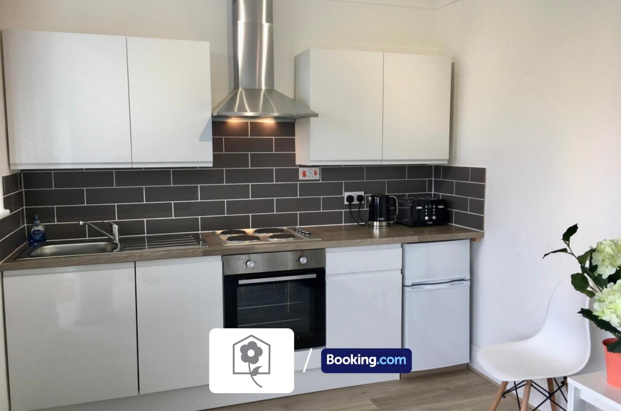 Netley Village Apartment By Your Stay Solutions Short Lets & Serviced Accommodation Netley Southampton With Free Wi-Fi Hamble-le-Rice Eksteriør billede