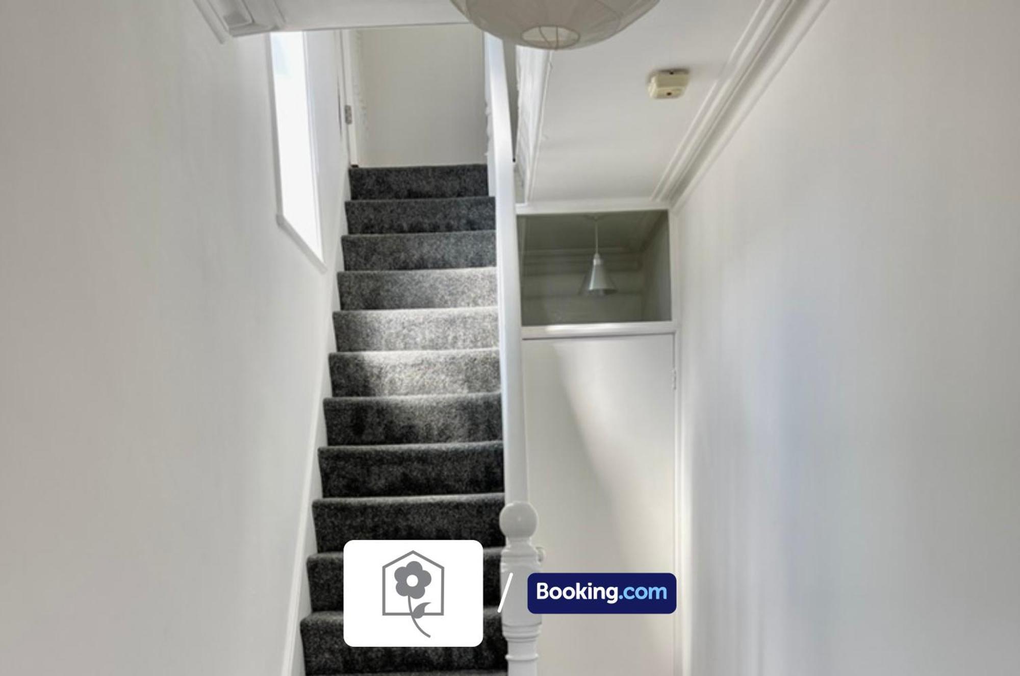 Netley Village Apartment By Your Stay Solutions Short Lets & Serviced Accommodation Netley Southampton With Free Wi-Fi Hamble-le-Rice Eksteriør billede