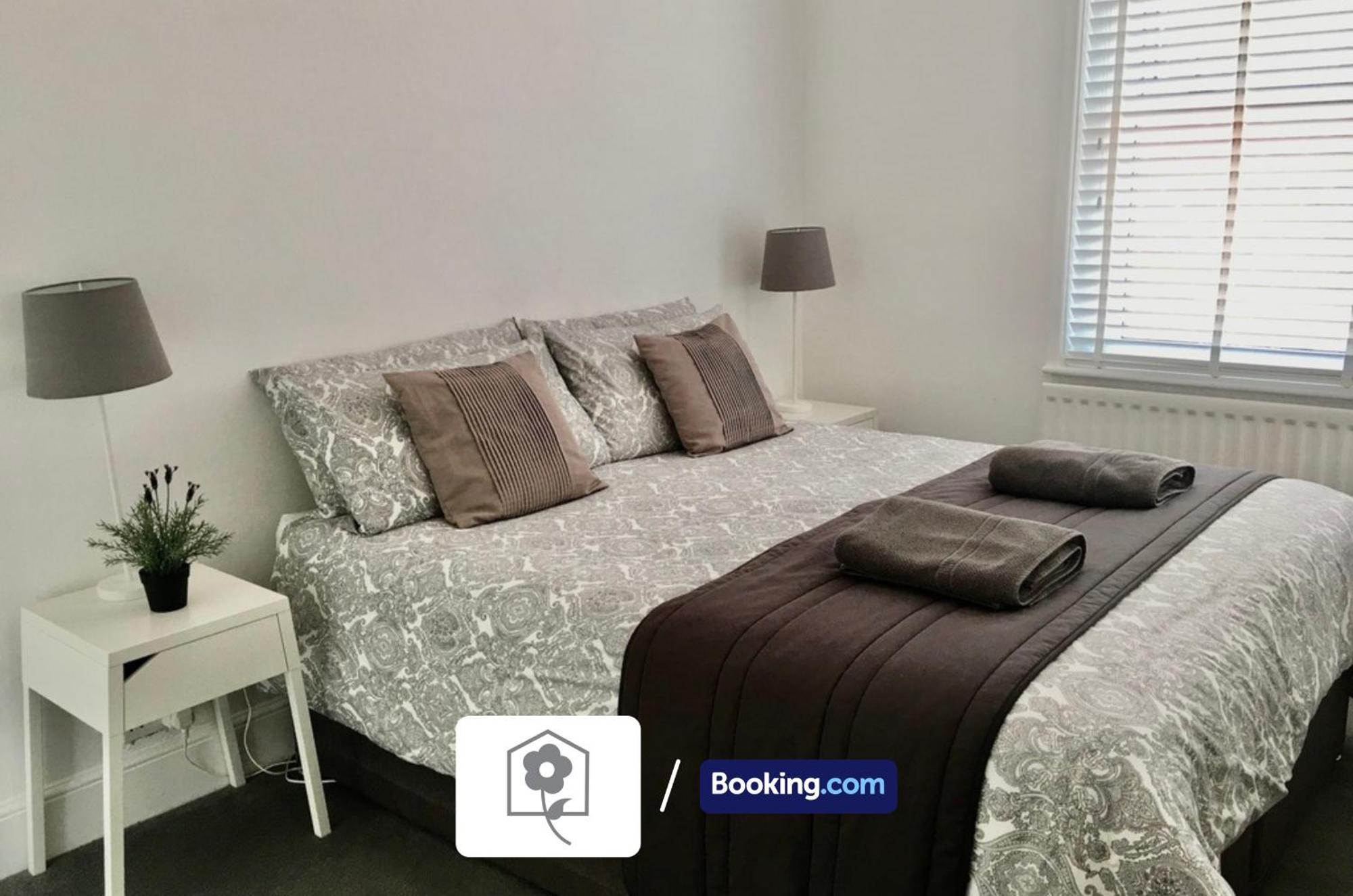 Netley Village Apartment By Your Stay Solutions Short Lets & Serviced Accommodation Netley Southampton With Free Wi-Fi Hamble-le-Rice Eksteriør billede