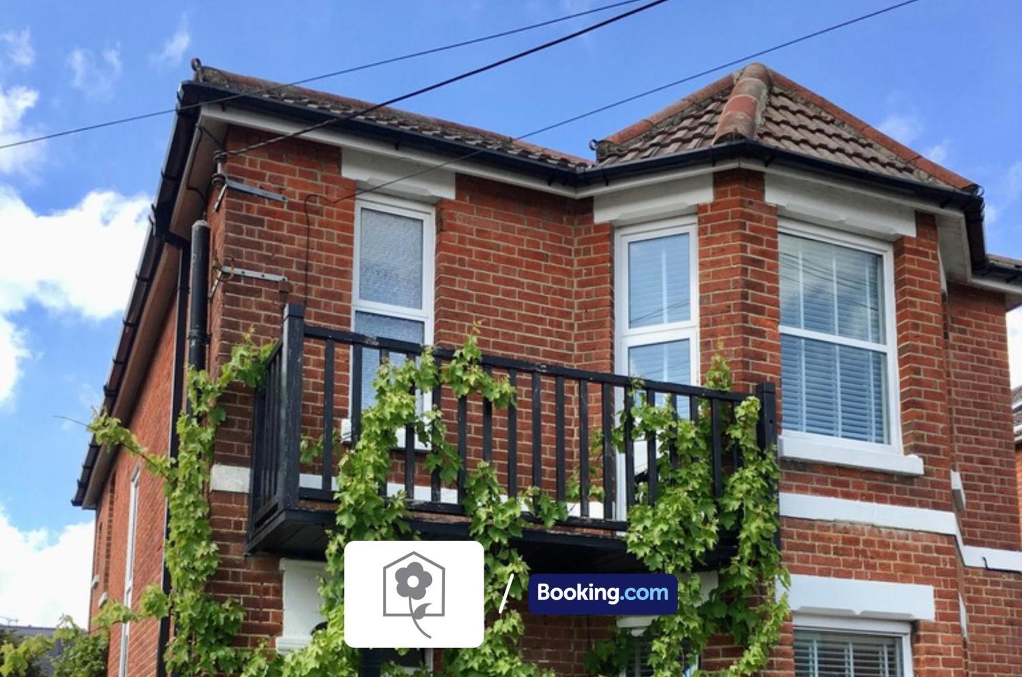 Netley Village Apartment By Your Stay Solutions Short Lets & Serviced Accommodation Netley Southampton With Free Wi-Fi Hamble-le-Rice Eksteriør billede